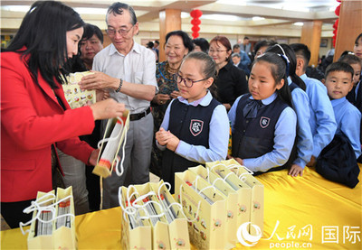 “纳荷芽”中蒙出版交流工程图书展暨赠送仪式举行