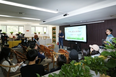 图书馆举办“携手抗疫 书香同行”2022读书月系列活动启动仪式